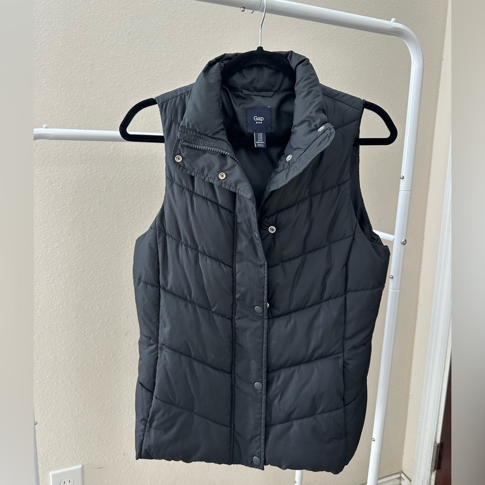 GAP Women's Puffer Vest